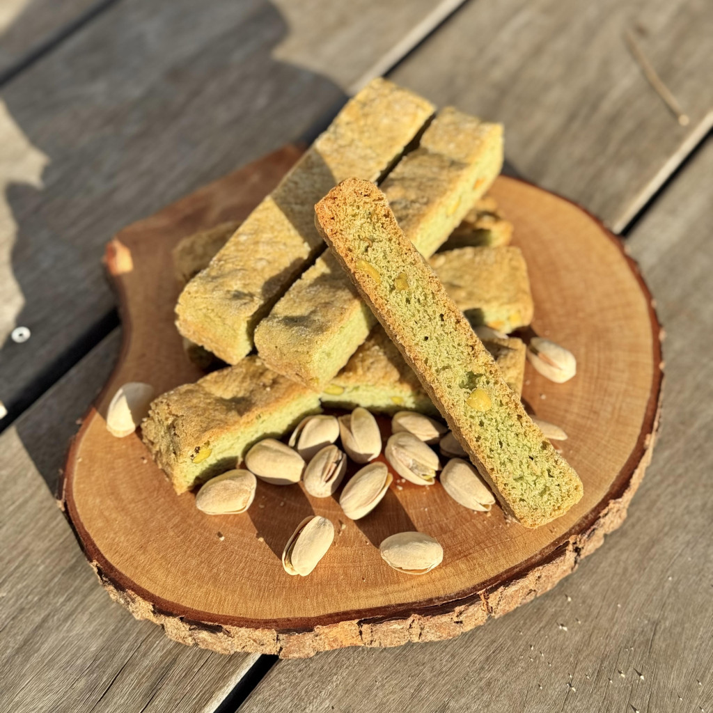 2 Papas Pistachio Biscotti