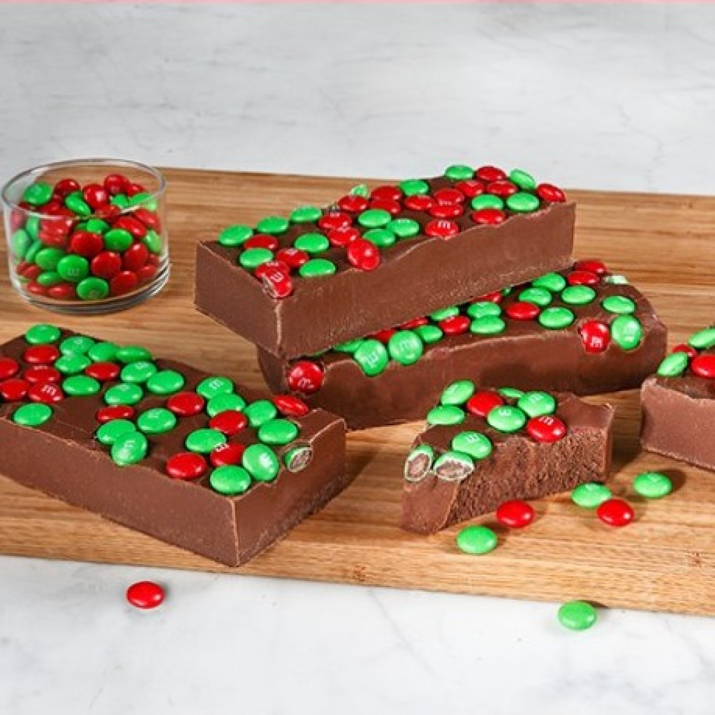 CHOCOLATE FUDGE W/ HOLIDAY M&M’S. 8oz